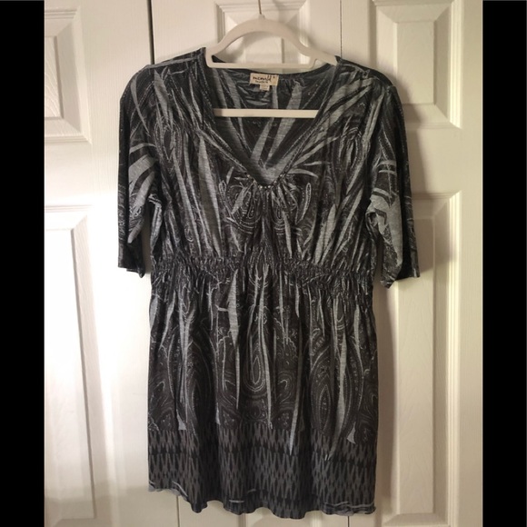 One world live and let live top! - Picture 1 of 3